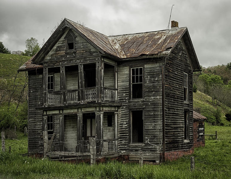 This image has an empty alt attribute; its file name is 1-abandoned-farm-house.jpg